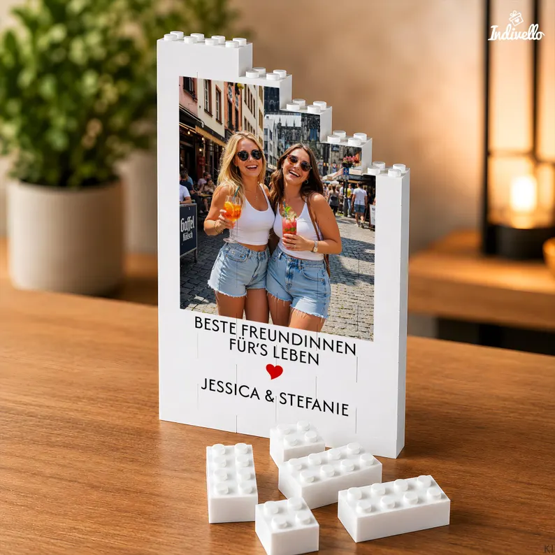 Personalisierter Fotostand aus Klemmbausteinen mit Foto und Namen als Geschenk für die beste Freundin